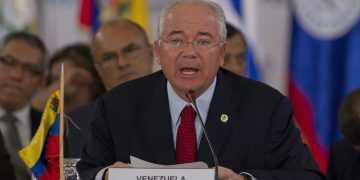 Rafael Ramírez pide revocar a Maduro