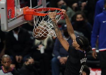 Los Rockets siguen maravillando y Curry se acerca al récord de triples