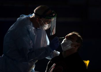 Las autoridades de Salud confirman la presencia de la variante ómicron en Chile