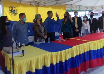 Sonia Silva recibió la banda como alcaldesa de Rafael Rangel