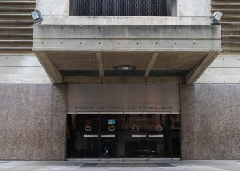 La oposición venezolana urge a cambiar la política económica para salir de la crisis