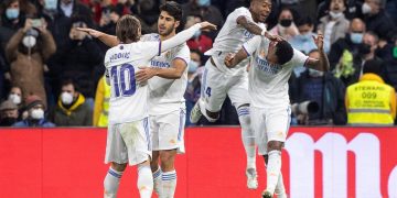 El Real Madrid da jaque al campeón
