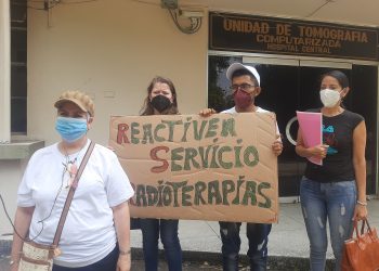 Pacientes oncológicos exigen la reactivación del servicio de radioterapia del HC de San Cristóbal