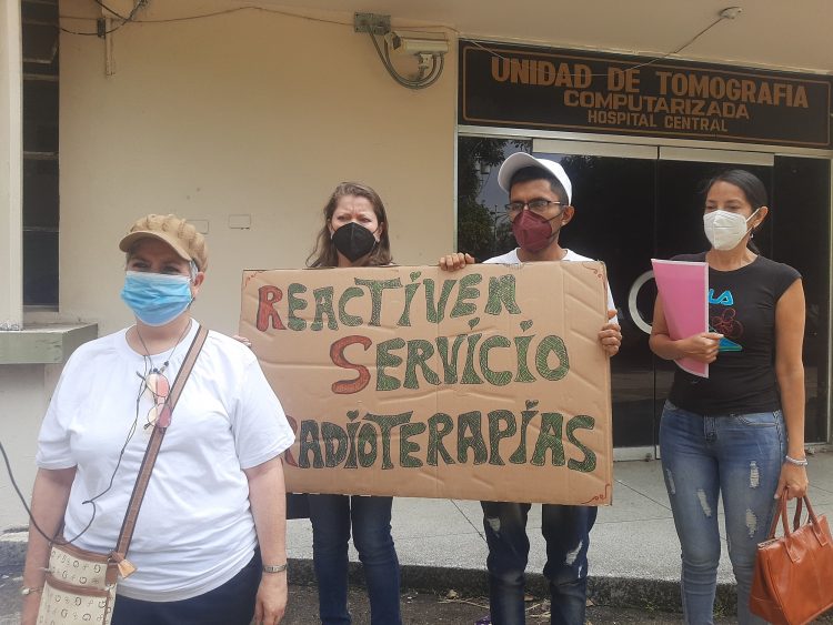 Exigen la reactivación del equipo de radioterapia del Hospital Central de San Cristóbal.
