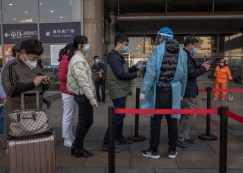 Los habitantes de una ciudad china deberán presentar una PCR negativa para trabajar