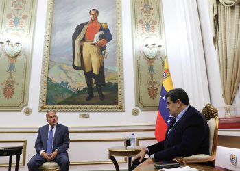 Nicolás Maduro promete apoyar a los gobernadores opositores electos