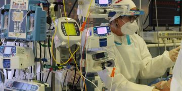 Más de un mes de ómicron: ¿qué se espera de la evolución de esta variante?