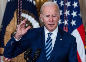 Biden llega a un acuerdo con López Obrador para restablecer el programa «Permanecer en México»