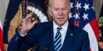 Biden llega a un acuerdo con López Obrador para restablecer el programa «Permanecer en México»