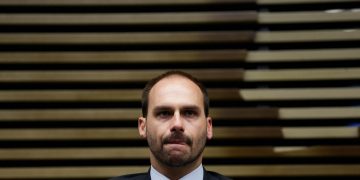 Hijo de Bolsonaro sugiere que Boric hará de Chile una Venezuela a lo Maduro