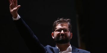 El izquierdista Boric arrasa en las urnas y lidera un cambio de era en Chile