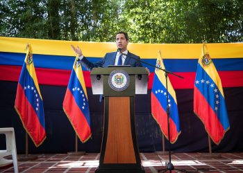 Opositores abordan con el vicecanciller colombiano el apoyo a Guaidó