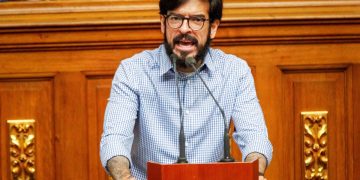 Miguel Pizarro advierte sobre los peligros que enfrentan los migrantes venezolanos