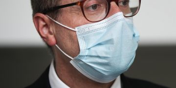 La OMS llama a la precaución en las fiestas navideñas e insta a la vacunación