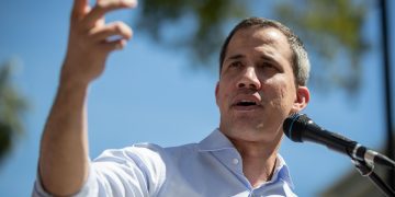 Proponen que la «presidencia interina» de Guaidó tenga menos controles