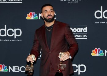 Drake renuncia a sus nominaciones a los Grammy