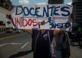 El salario de los profesores en Venezuela es de máximo 11 dólares, según el Observatorio de Universidades
