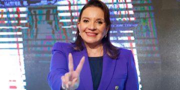 Xiomara Castro recibe credencial como presidenta constitucional de Honduras