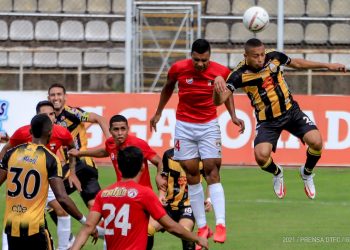 Aurinegros se complicaron ante el C.D Lara