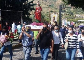 Celebrando su día, imagen y reliquia de Santa Lucía de visita en Boconó
