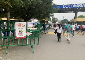 Para permitir paso al puente internacional Simón Bolívar delincuentes extorsionan y siembran miedo