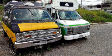 Habitantes de la Urb. Plata 3 sin transporte y con un cementerio de carros