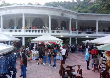 El segundo bazar de Trujifanía volvió a reunir una amplia gama de emprendedores