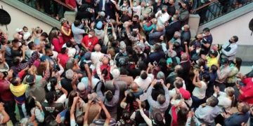 Jehyson Guzmán y su tren ejecutivo tomaron posesión del edificio de la Gobernación de Mérida