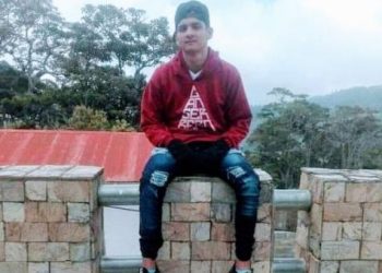 Población de Mitón rindió homenaje a Anderson Rivero