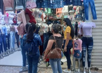 En ventas de ropa de San Cristóbal intentan competir con los precios de Cúcuta