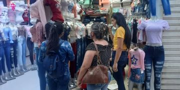 En ventas de ropa de San Cristóbal intentan competir con los precios de Cúcuta
