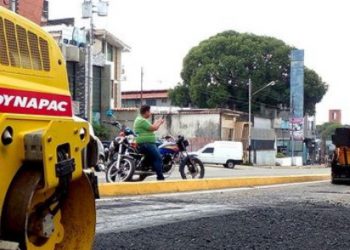 Nuevo alcalde de Alberto Adriani Lisandro Segura, inicio Plan de Asfaltado en El Vigía