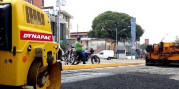 Nuevo alcalde de Alberto Adriani Lisandro Segura, inicio Plan de Asfaltado en El Vigía