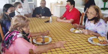 Wilsson Marín compartió con abuelos  de la Casa “Nuestra Señora de Lourdes” de Campo Alegre