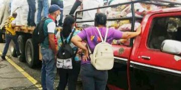 Despachan bolsas del Clap a las parroquias de Carvajal