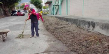 Limpieza y mantenimiento al gimnasio de pesas “Pedro León Torres” de Carvajal