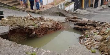 Peligro en el sector Monseñor Briceño de Táriba tras colapso de tubería de aguas servidas
