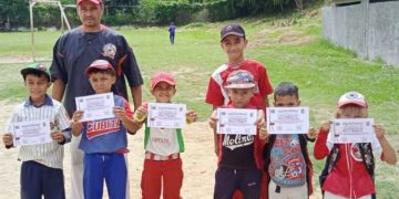 Escuela  de Béisbol “Rafael Barrios” de Cubita campeones de la Copa Navidad en La Beatriz