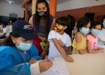 La desconfianza marca el avance de la vacunación contra la covid-19 en Venezuela