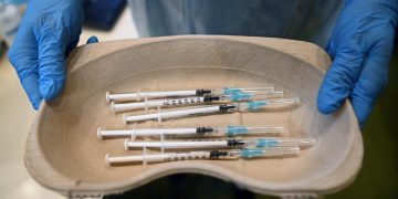 La OMS confirma que los datos apuntan a que las vacunas ofrecen una inmunidad de 6 meses