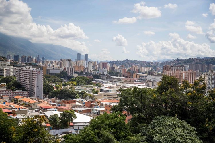 Vista general de la ciudad desde el oeste de Caracas (Venezuela), en una fotografía de archivo. EFE/ Miguel Gutiérrez
