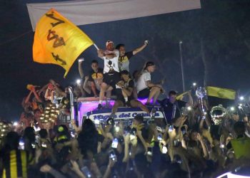 Marea Aurinegra recibió a los CAMPEONES