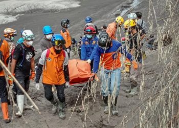 La erupción del volcán Semeru en Indonesia deja ya al menos 34 muertos