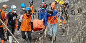 La erupción del volcán Semeru en Indonesia deja ya al menos 34 muertos