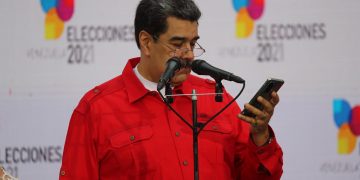 Maduro recuerda a las víctimas del deslave hace 22 años de La Guaira