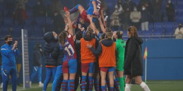 El Barcelona y el Real Madrid terminan la primera vuelta en casa con goleada