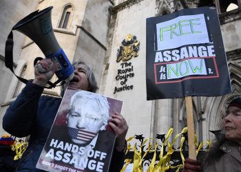 La Justicia británica da luz verde a la extradición a EEUU de Julian Assange