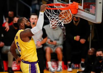 Los Lakers sonríen ante los Celtics y los Nets remontan a los Mavericks