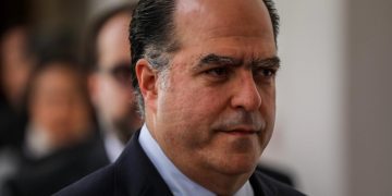 Julio Borges insiste en la necesidad de separar a los partidos del manejo de activos en el exterior