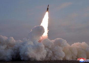 Corea del Norte dice que probó la «precisión» de dos misiles tácticos guiados